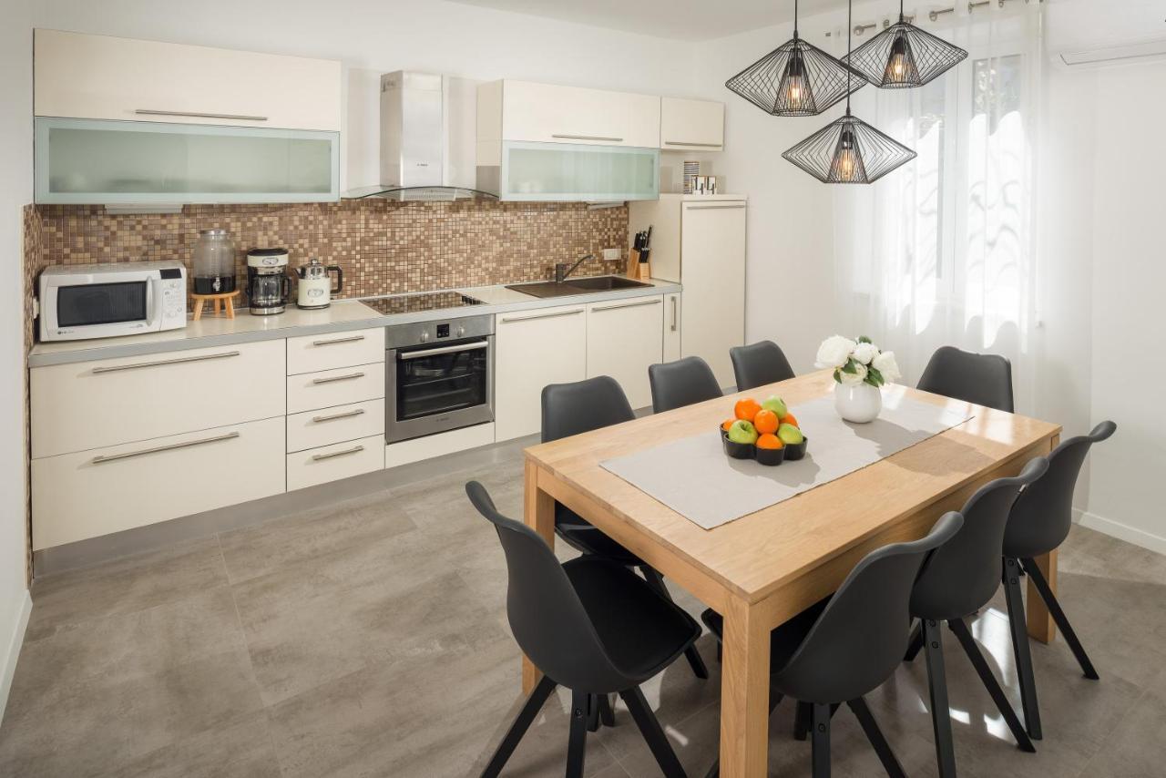 Villa Roko- The Spacious Luxury Trogir Buitenkant foto
